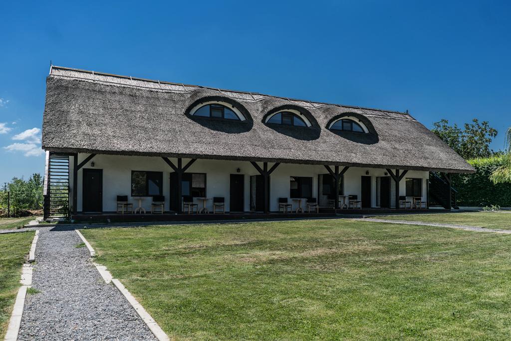 Casa Patru Anotimpuri Hotel Dunavatu de Jos Exterior photo